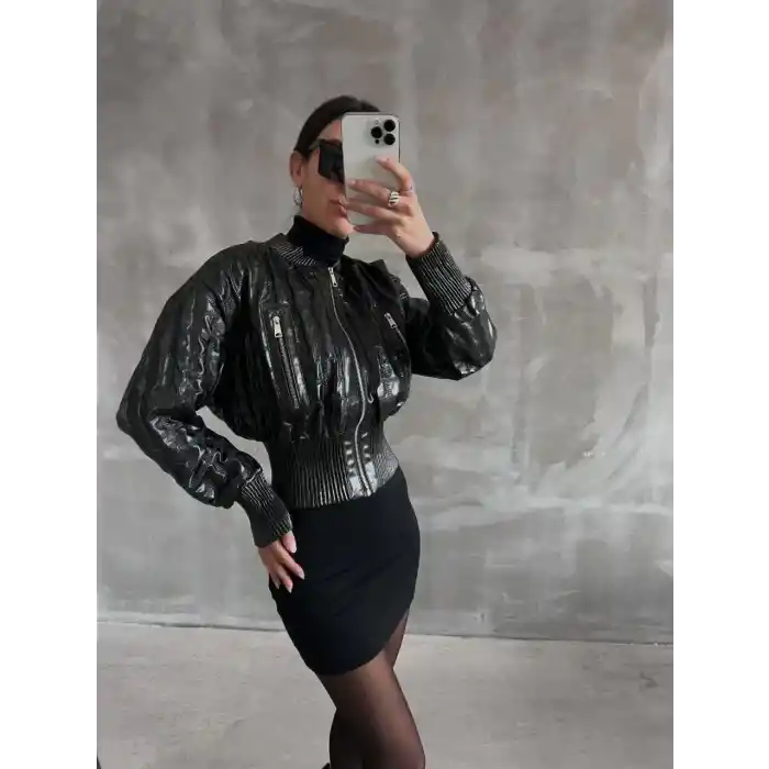 Beli büzgülü crop deri ceket siyah