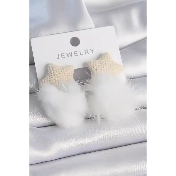 Beyaz Renk Tüylü Yıldız Ponpon Model Kadın Küpe