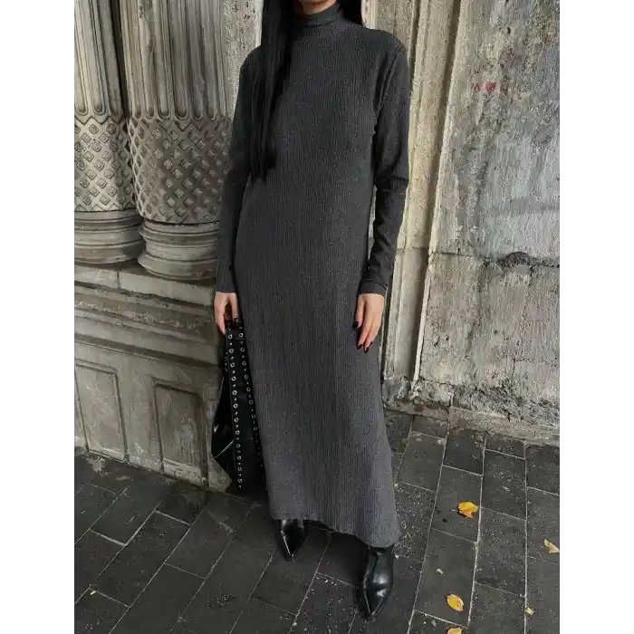 Boğazlı kalın bürümcük uzun elbise siyah