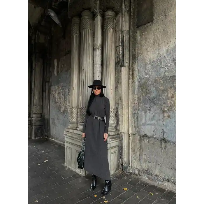 Boğazlı kalın bürümcük uzun elbise siyah