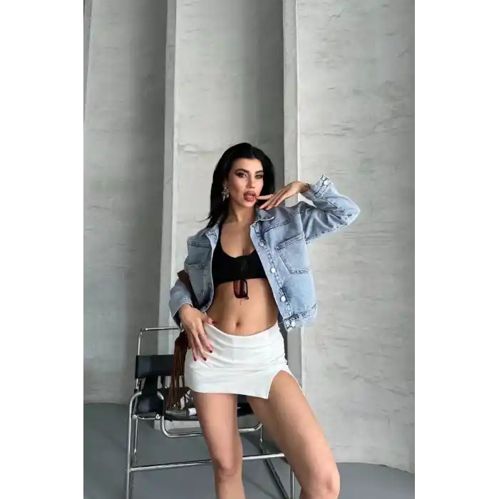 Çift cepli kol katlamalı kar yıkama crop kot ceket buz mavi d2000