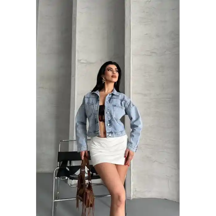 Çift cepli kol katlamalı kar yıkama crop kot ceket buz mavi d2000