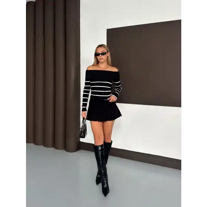 Çizgili madonna yaka kaşkorse bluz siyah a844