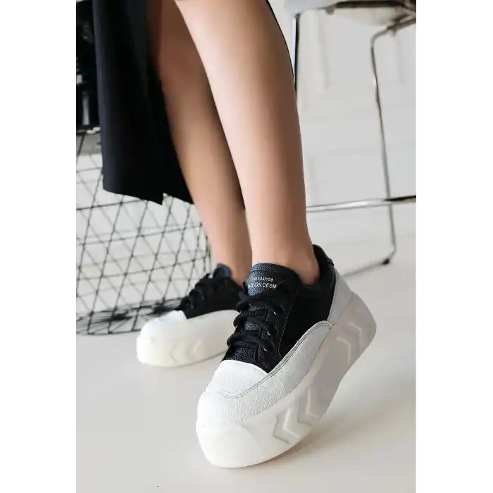 Emwa Siyah Cilt Bağcıklı Spor Ayakkabı