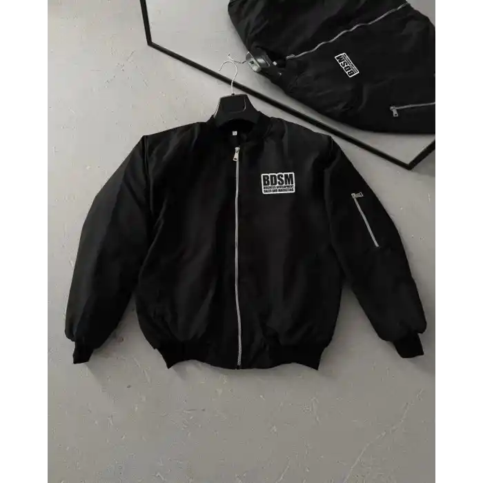 Erkek Siyah Bomber Mont – Fermuarlı, Cepli, Kapitone Astarlı, Göğüs Baskılı Tasarım Günlük Rahat Ceket - Siyah