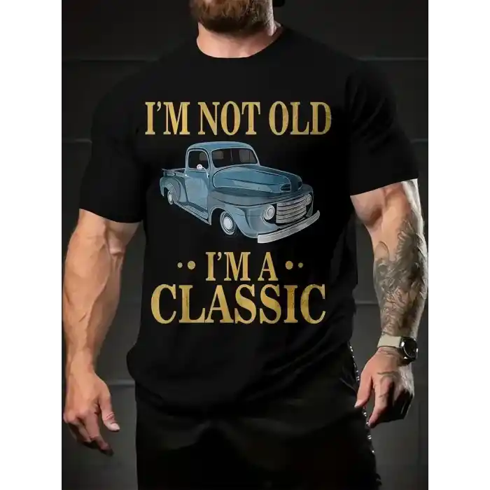 Erkek Vintage Araba Grafik T-Shirt - Ben Yaşlı Değilim Ben Bir Klasiğim Esprili Baskı  Nefes Alabilir Kumaş, Günlük Yaz ve Yıl Boyu Giyim için Oversize Kısa Kollu Tişört - Siyah