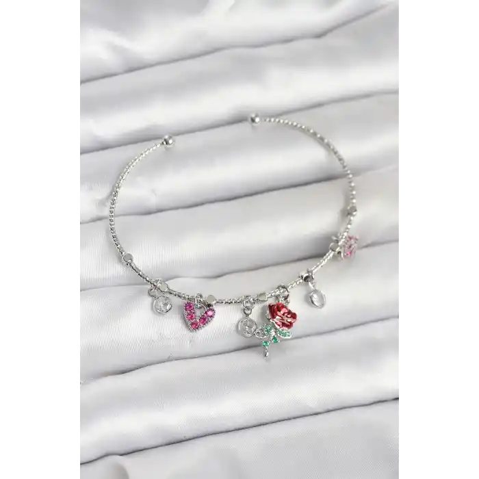 Gül Charmlı Gümüş Renk Pirinç Kadın Bileklik