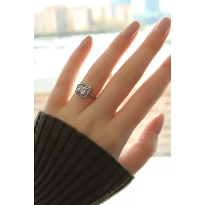 Gümüş Renk Baget ve Zirkon Taşlı Kare Yüzük