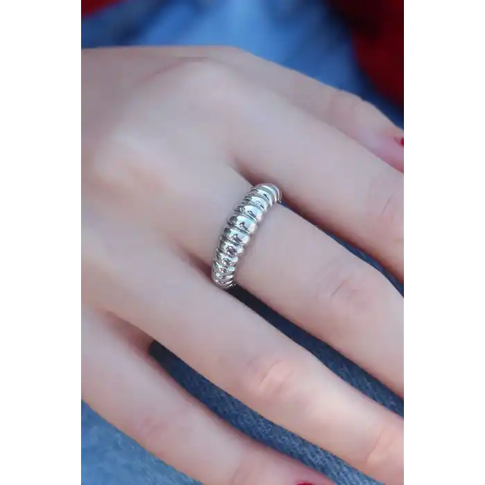 Gümüş Renk Sarmal Model Kadın Yüzük