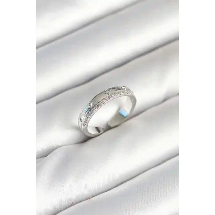 Gümüş Renk Şerit Zirkon Taşlı Kadın Yüzük