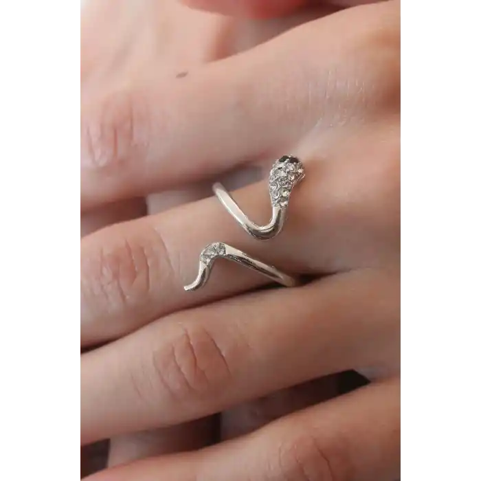 Gümüş Renk Yılan Figür Zirkon Taş Detay Kadın Yüzük