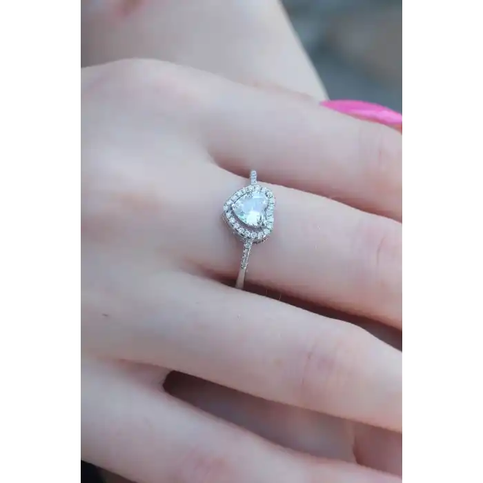 Gümüş Renk Zirkon Taşlı Kalp Model Charm Pirinç Kadın Yüzük