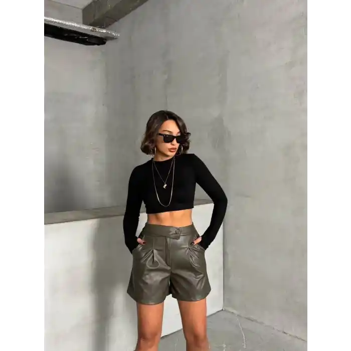 İki düğmeli pileli şort