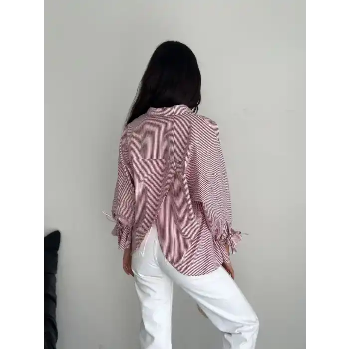 Kadın Arkası Asimetrik Yırtmaç Kesim Detaylı Cizgili Bluz Gömlek - Bordo