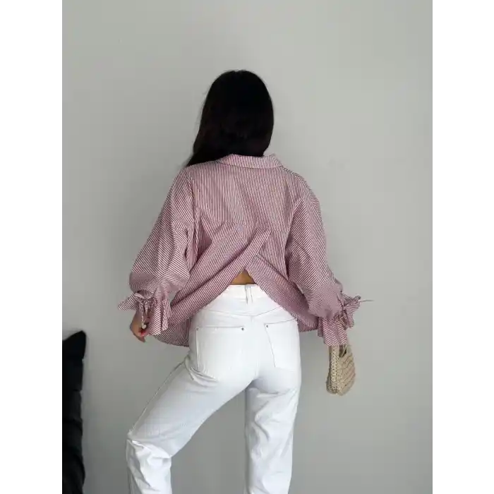 Kadın Arkası Asimetrik Yırtmaç Kesim Detaylı Cizgili Bluz Gömlek - Bordo