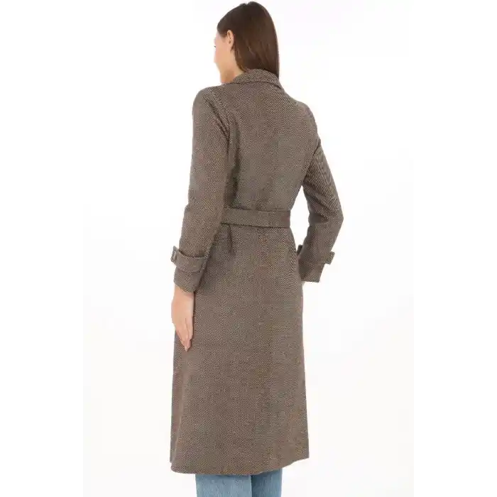 Kadın Balık Sırtı Kaşe Kaban – Uzun Boy Kruvaze Yaka Kuşaklı Astarlı Kışlık Tesettür Kaban, Yünlü Dokuma Kaşmir Kumaş, Cepli Rahat Oversize Kalıp Şık Modern Kaban Mont Modeli (Günlük ve Özel Gün Kombinlerine Uygun) - Vizon