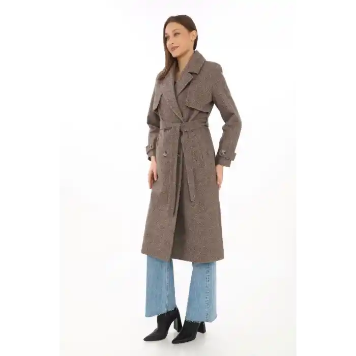 Kadın Balık Sırtı Yünlü Dokuma Kaşe Kaban – Kruvaze Yaka, Kuşaklı, Cepli, Astarlı Uzun Boy Tesettür Şık Kışlık Kaşe Kaban Modeli - Vizon