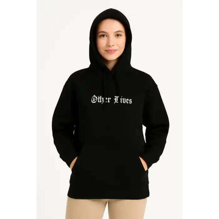 Kadın Kapşonlu Sweatshirt – Oversize Üç İplik Şardonlu Hoodie, “Other Lives” Ön & Arka Baskılı, Kanguru Cepli, Kışlık Rahat Günlük Stil- Siyah
