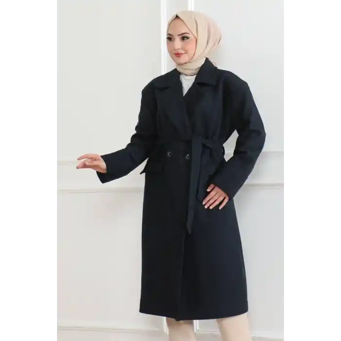 Kadın Kaşe Kaban – Uzun Boy Kruvaze Yaka Kuşaklı Tesettür Kaşe Kışlık Kaban, Astarlı Şık Yünlü Dokuma Oversize Rahat Kalıp Cepli Düğmeli Modern Kap Modeli - Lacivert