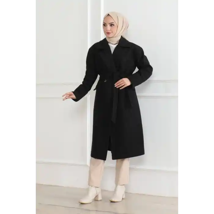 Kadın Kaşe Kaban – Uzun Boy Kruvaze Yaka, Kuşaklı Tesettür Kışlık Kaban, Astarlı Şık Yünlü Dokuma Oversize Rahat Kalıp, Cepli Modern Kaşe Mont Modeli - Siyah