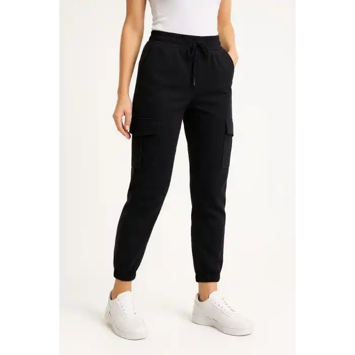 Kadın Siyah Jogger Eşofman Altı Rahat Kalıp, Kargo Cepli,  Lastikli Paça, Günlük Spor Pantolon - Siyah