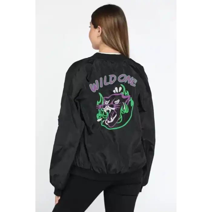 Kadın Wild One Baskılı Bomber Mont – Siyah Renk, Oversize Rahat Kalıp, Fermuarlı, Cepli, Günlük Şık Kapitone Mont - Siyah