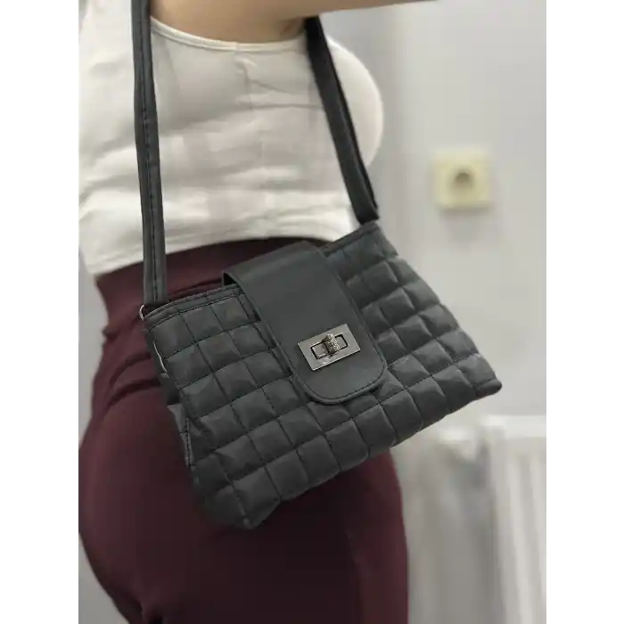 Kapaklı kapitone siyah cilt çanta