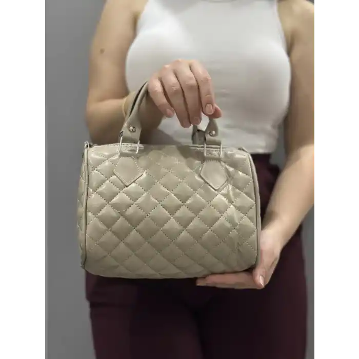 Kapaksız kapitone bej cilt çanta