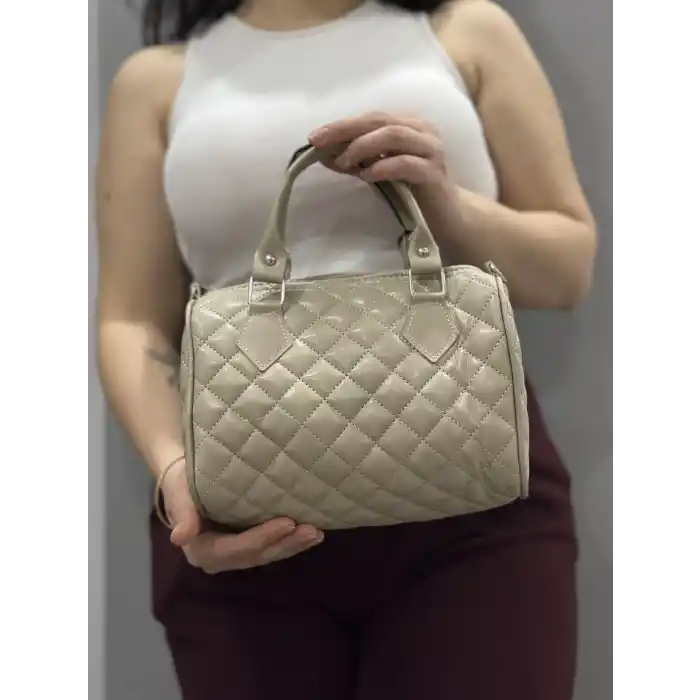 Kapaksız kapitone bej cilt çanta