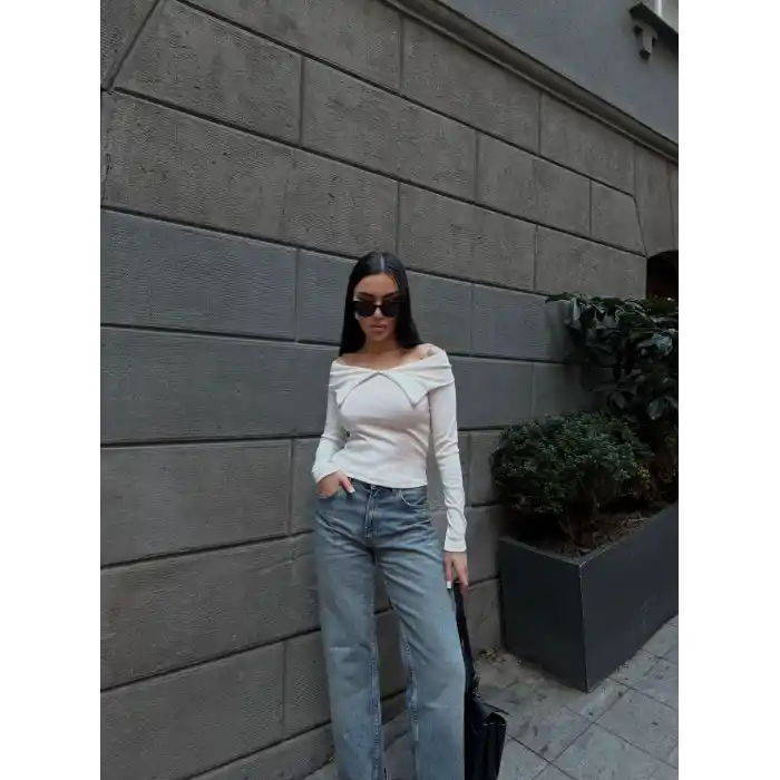 Kelebek yaka uzun kol bluz beyaz