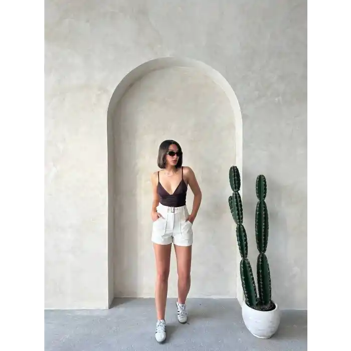 Kemer detaylı gabardin şort krem s25289