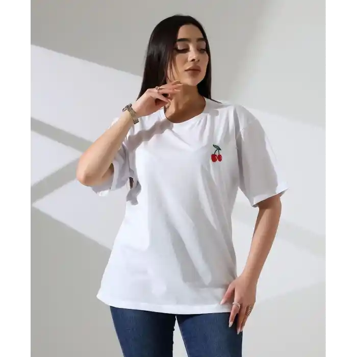 Kiraz işlemeli tişört