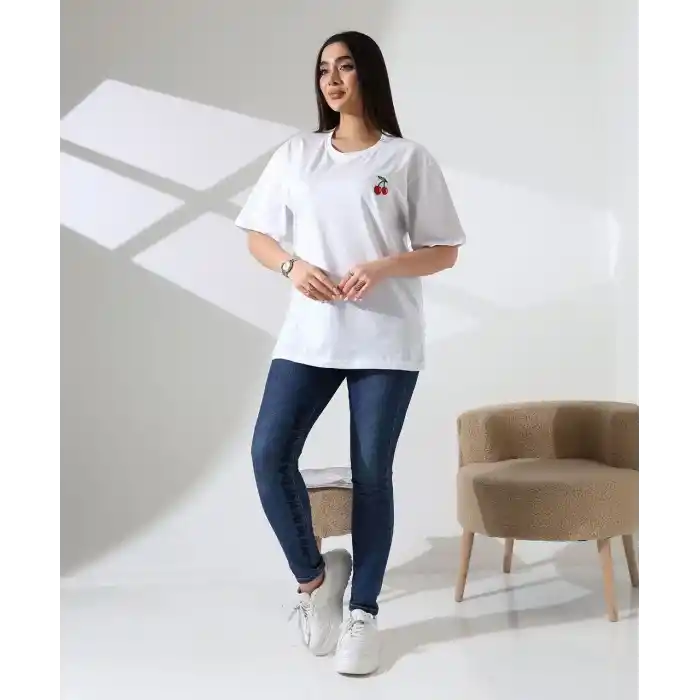 Kiraz işlemeli tişört