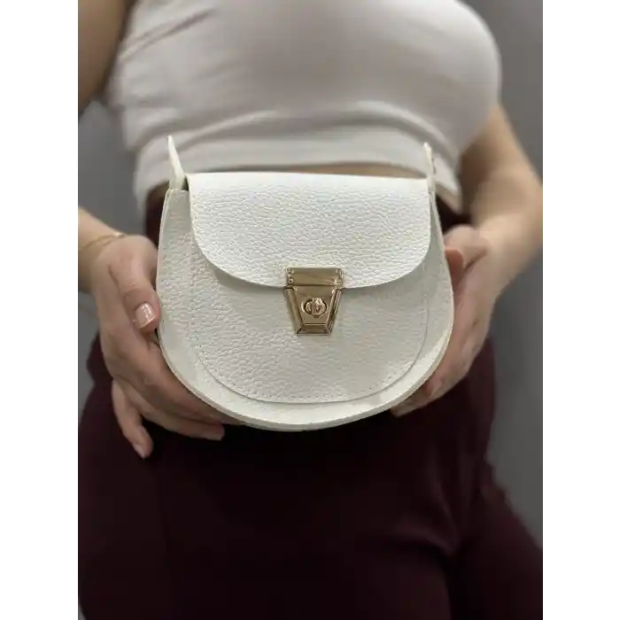 Klasik kapaklı beyaz cilt çanta