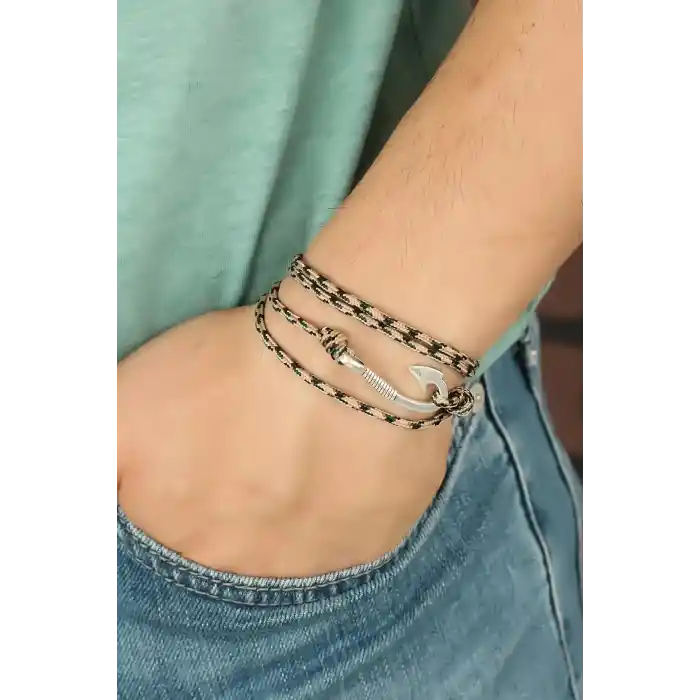 Krem Renk Çizgi Desenli Metal Kancalı Erkek Bileklik