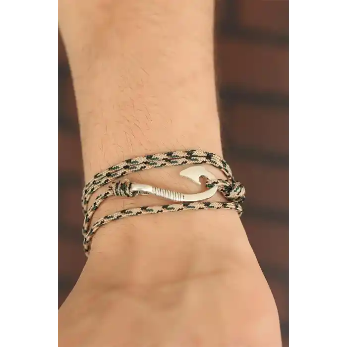 Krem Renk Çizgi Desenli Metal Kancalı Erkek Bileklik