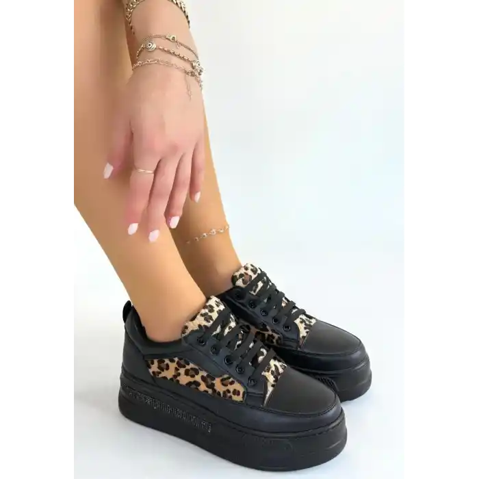 Lorrin Siyah Cilt Leopar Detaylı Bağcıklı Spor Ayakkabı