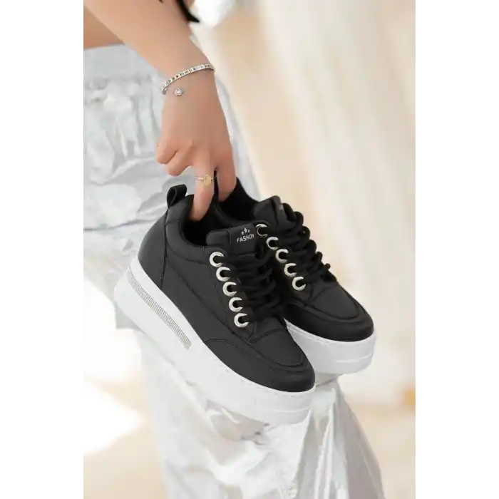 Lulu Siyah Cilt Beyaz Tabanlı Bağcıklı Spor Ayakkabı