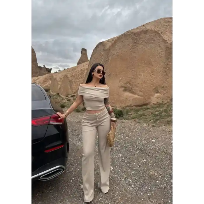 Madonna yaka bol paça pantolonlu takım