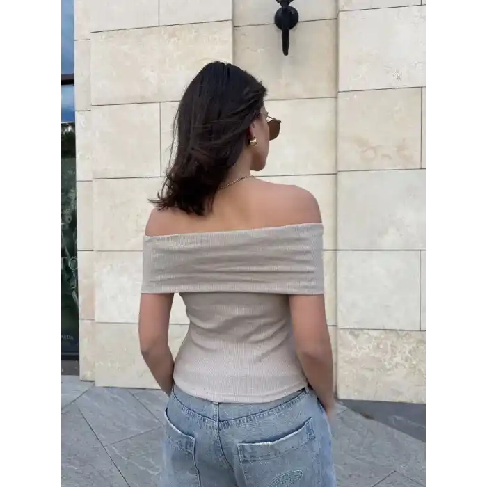 Madonna yaka sıfır kol bluz