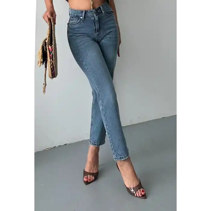 Mom fit kar yıkama bıyık detaylı jeans pantolon d2006