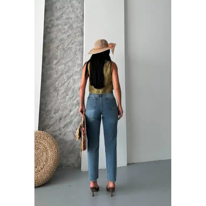 Mom fit kar yıkama bıyık detaylı jeans pantolon d2006