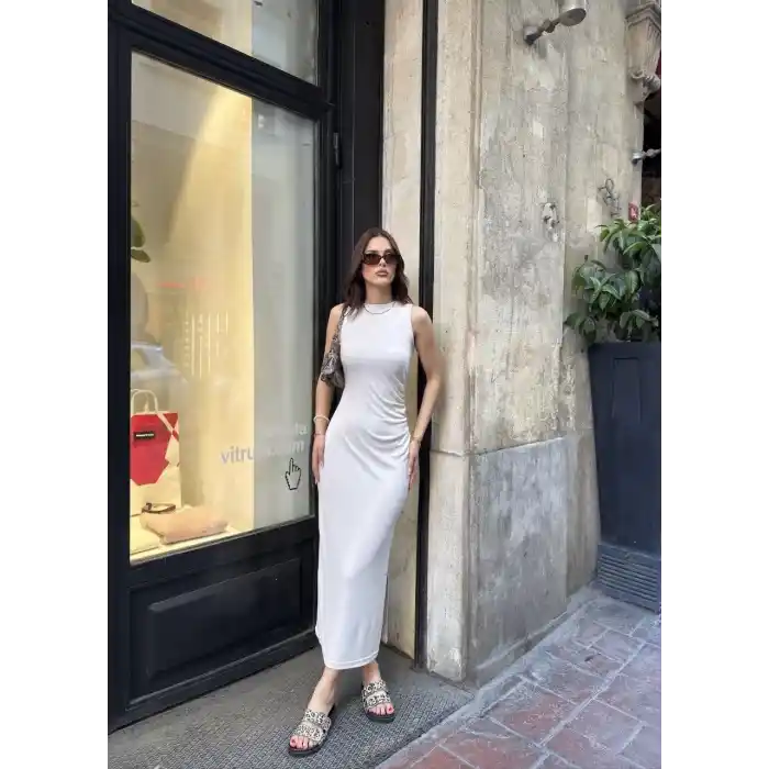 Osy Modal Yumuşak Dokulu Kumaş Bisiklet Yaka Sıfır Kolsuz Yırtmaçlı Uzun Elbise - Beyaz