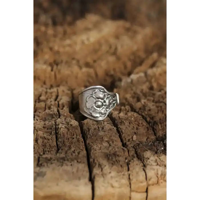 Otantik Çiçek Tasarımlı Ayarlamalı Kadın Yüzük