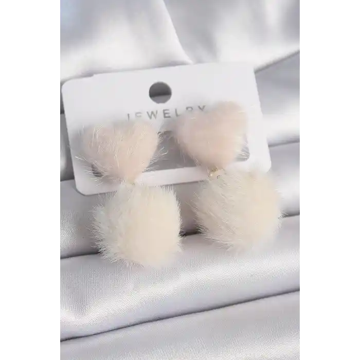 Pembe Renk Tüylü Kalp Ponpon Model Kadın Küpe