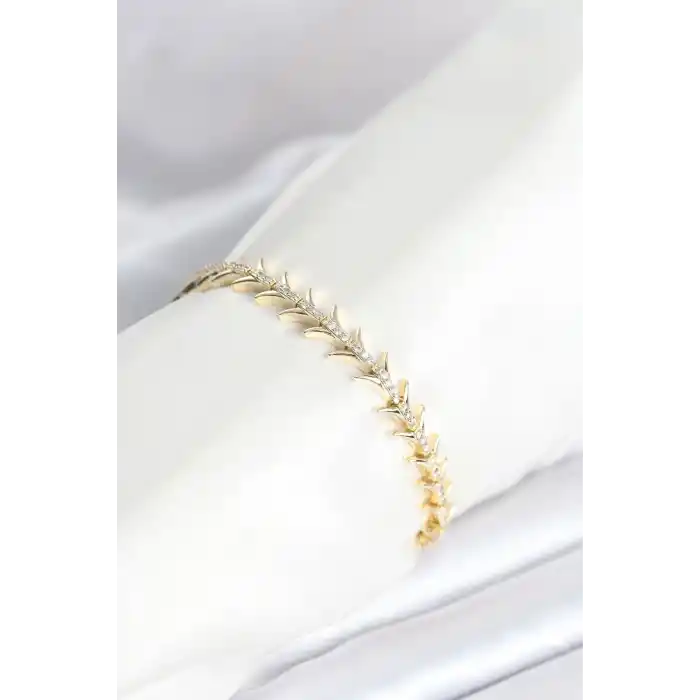 Pirinç Gold Renk Balık Sırtı Model Zirkon Taşlı Kadın Bileklik