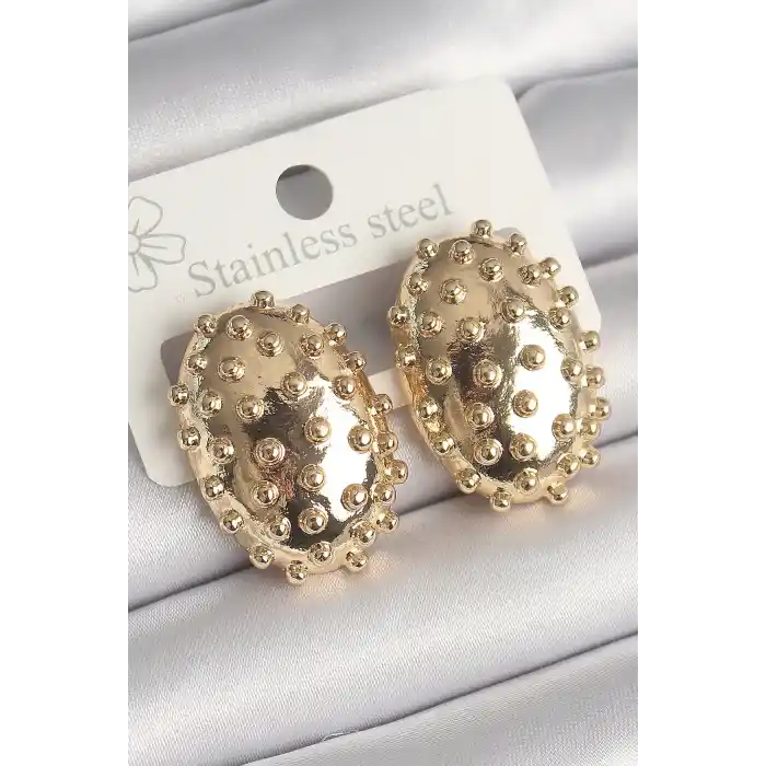 Pirinç Gold Renk İşleme Detaylı Oval Bombe Plaka Model Kadın Küpe