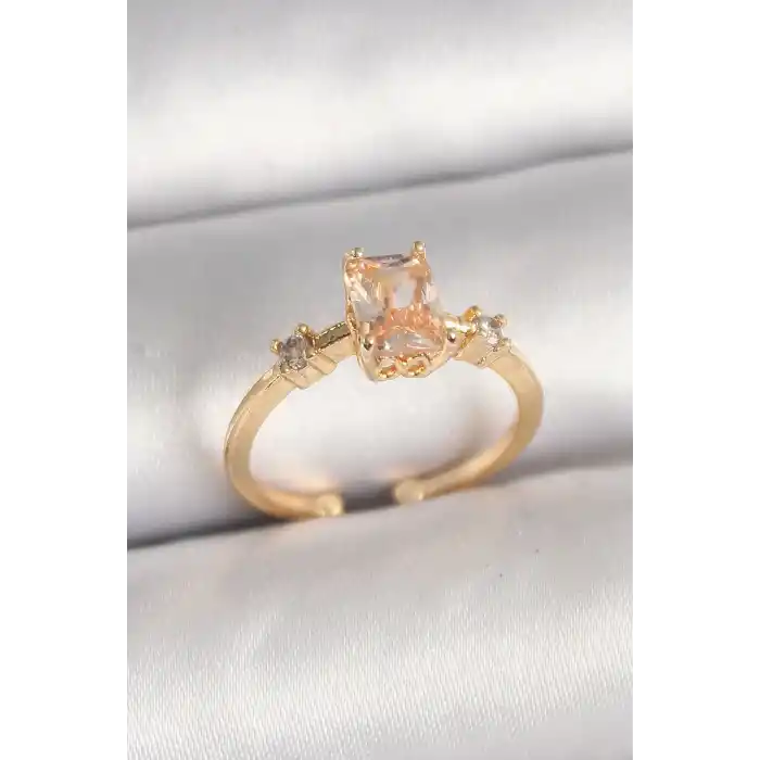 Pirinç Gold Renk Kare Zirkon Taş Model Kadın Yüzük