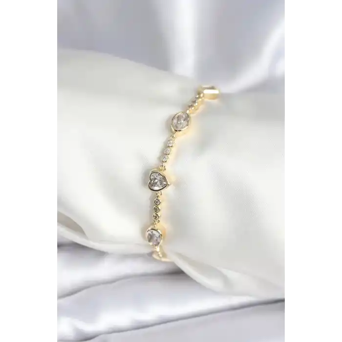 Pirinç Gold Renk Zirkon Taşlı Kalpli Model Kadın Bileklik