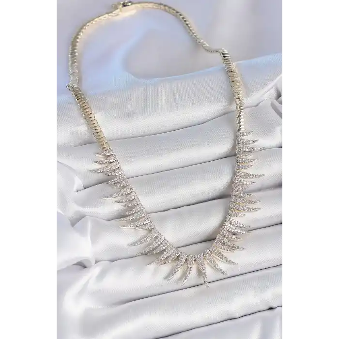 Pirinç Gold Renk Zirkon Taşlı Sivri Model VIP Seri Kadın Kolye